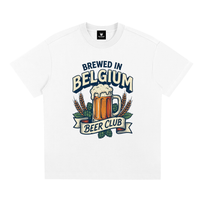 T-shirt Brewed in Belgium Beer Club en blanc à plat, chope de bière et houblon imprimés