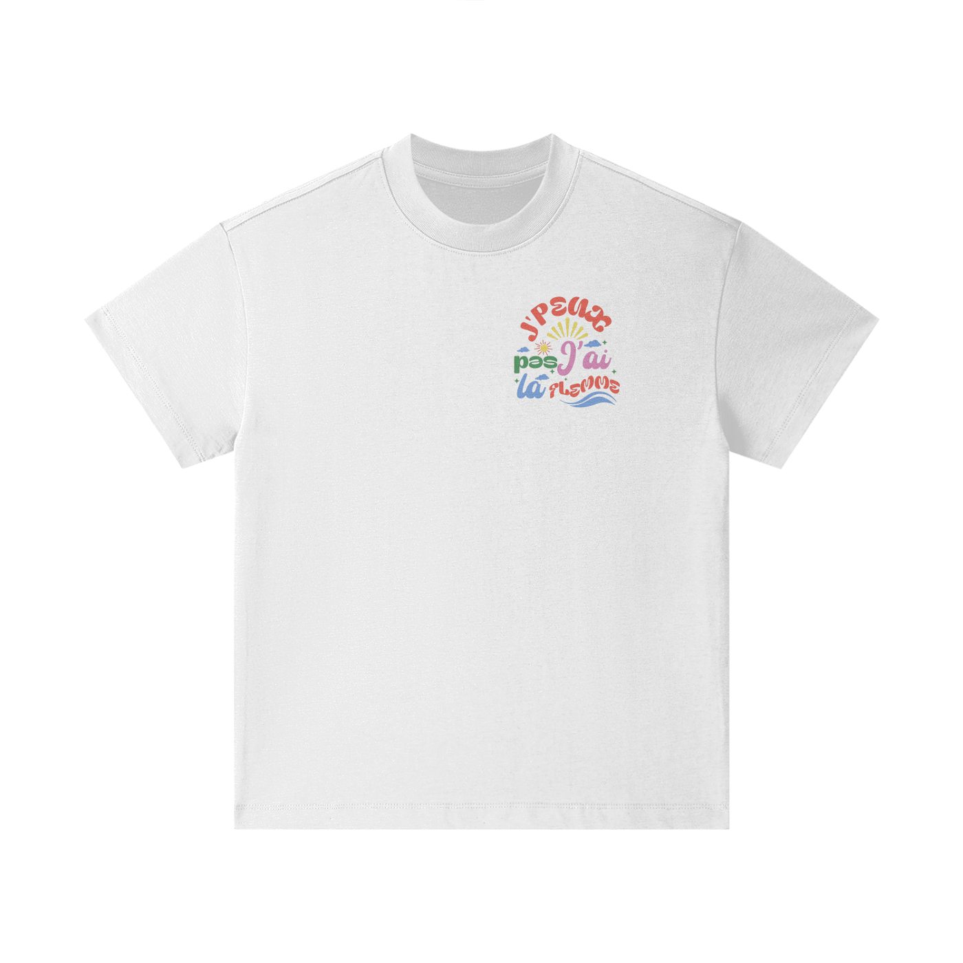 T-shirt enfant oversized blanc vu de face - mini lettrage coloré côté cœur