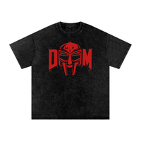 T-shirt oversized hommage MF DOOM en noir snow wash - masque de gladiateur rouge formant les lettres DOOM