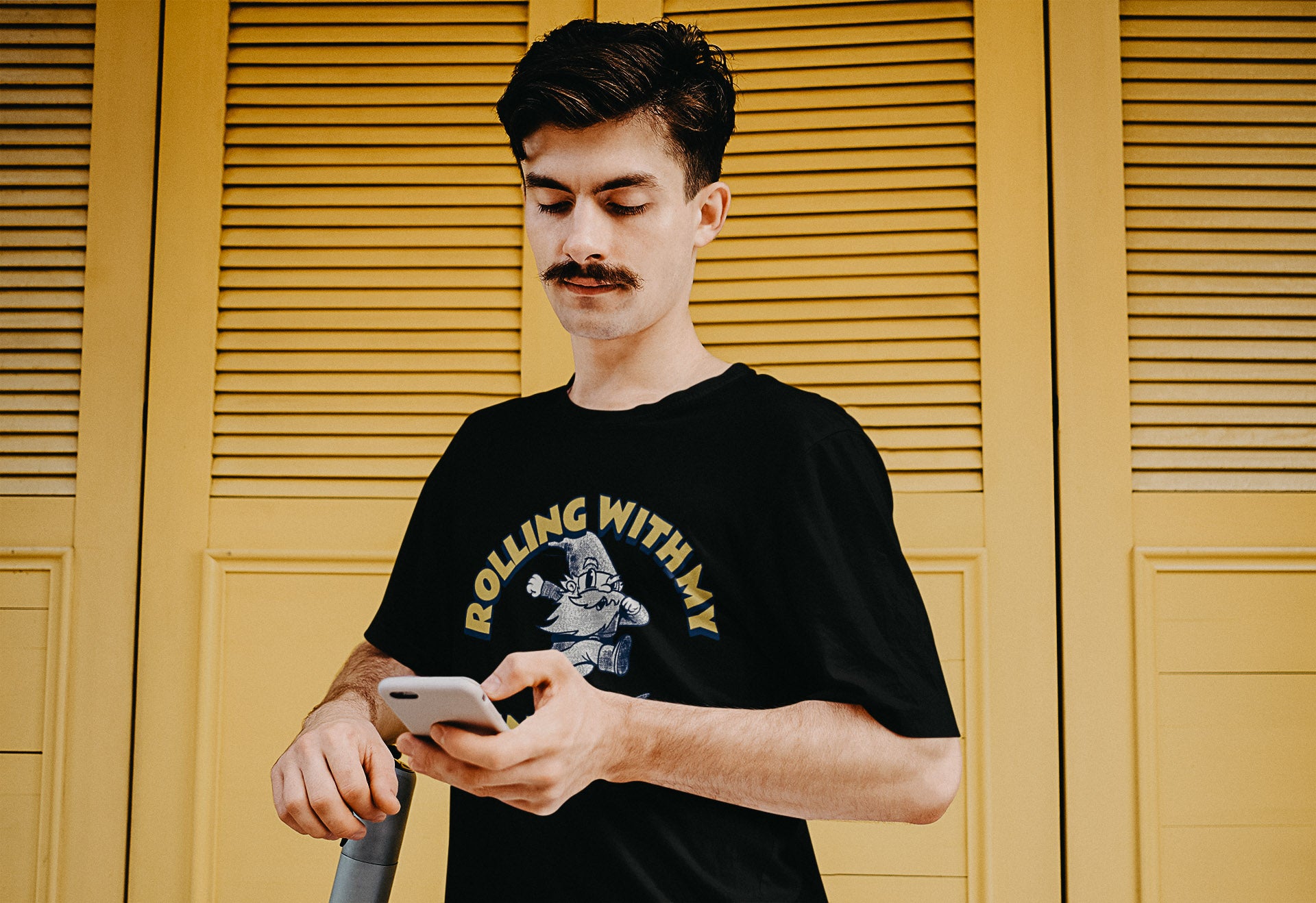 T-shirt Skate - "Rolling with my gnomies"