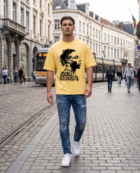 T-shirt oversized Jeremy Doku jaune citron porté en street style par un supporter belge, de face