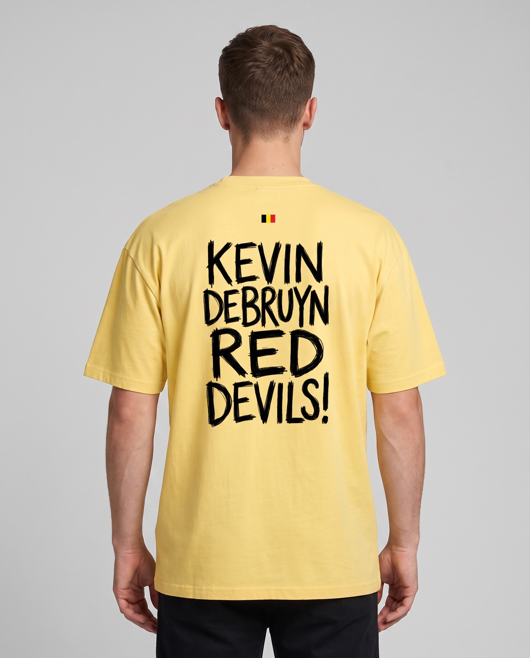 T-shirt Kevin De Bruyne Red Devils jaune citron porté en studio, vue de dos