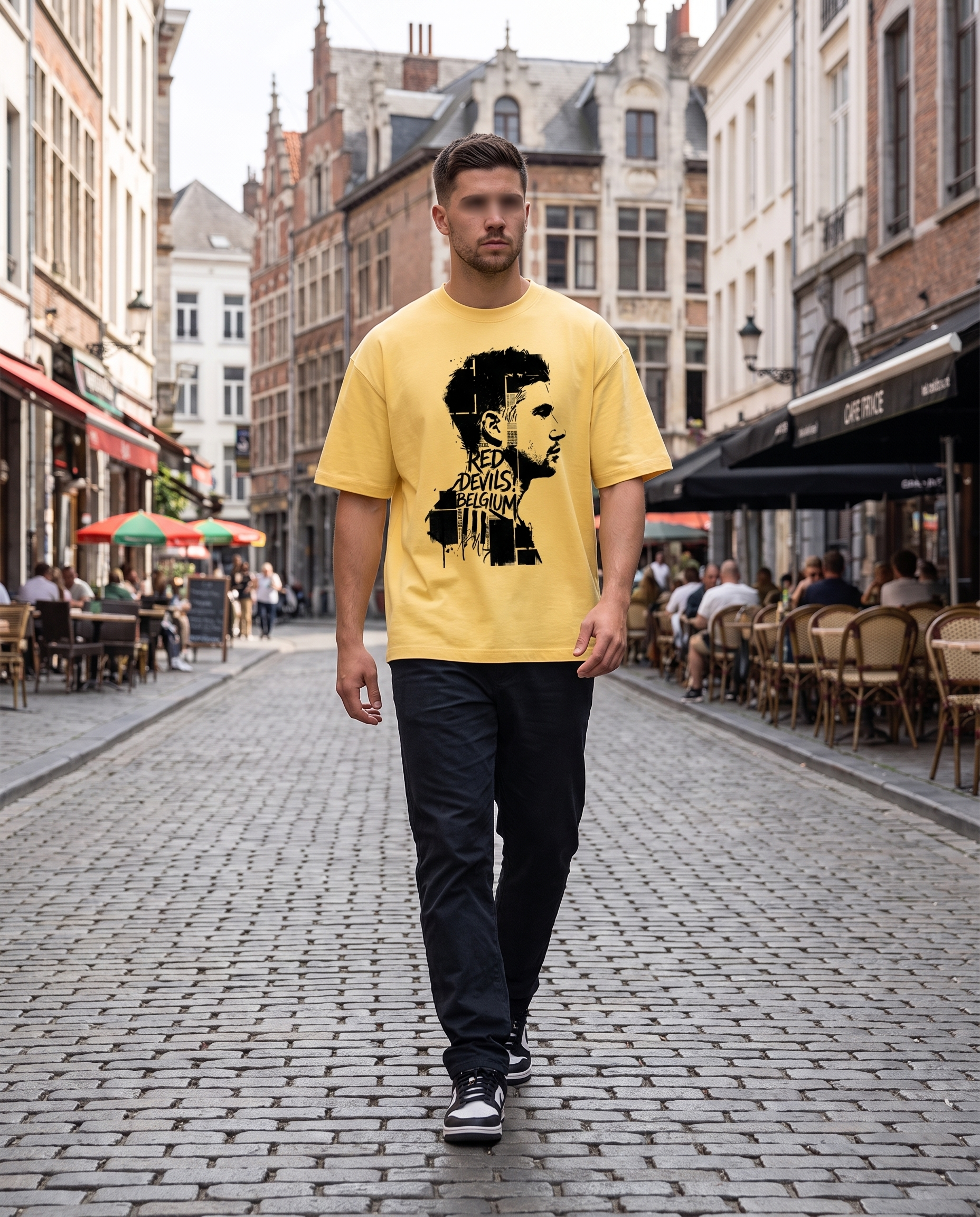 T-shirt Kevin De Bruyne Red Devils jaune citron porté en street style par un supporter homme, vue de face