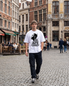T-shirt Romelu Lukaku Red Devils porté en street style par un supporter homme à Bruxelles, vue de face