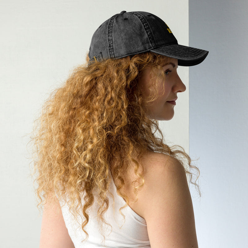 Casquette femme vintage brodée « Reine » noire délavée, vue de face – CHT'M Boutique