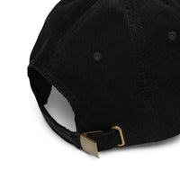 Casquette velours côtelé chat olive portée en situation CHT'M Boutique