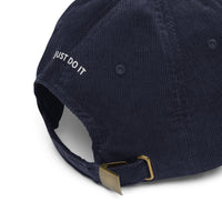 Casquette velours côtelé papa just do it noir coloris présenté CHT'M Boutique
