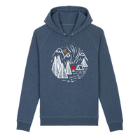 sweat a capuche bio bleu indigo avec un design blanc representant un camp scout dans la montagne