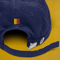 Casquette belge en velours côtelé bleu marine - détail des œillets