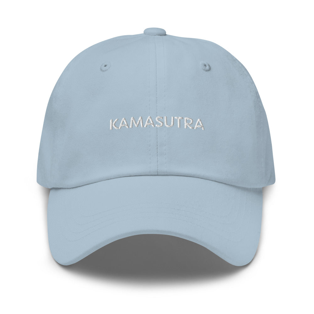 Casquette baseball kamasutra noir portée en situation CHT'M Boutique