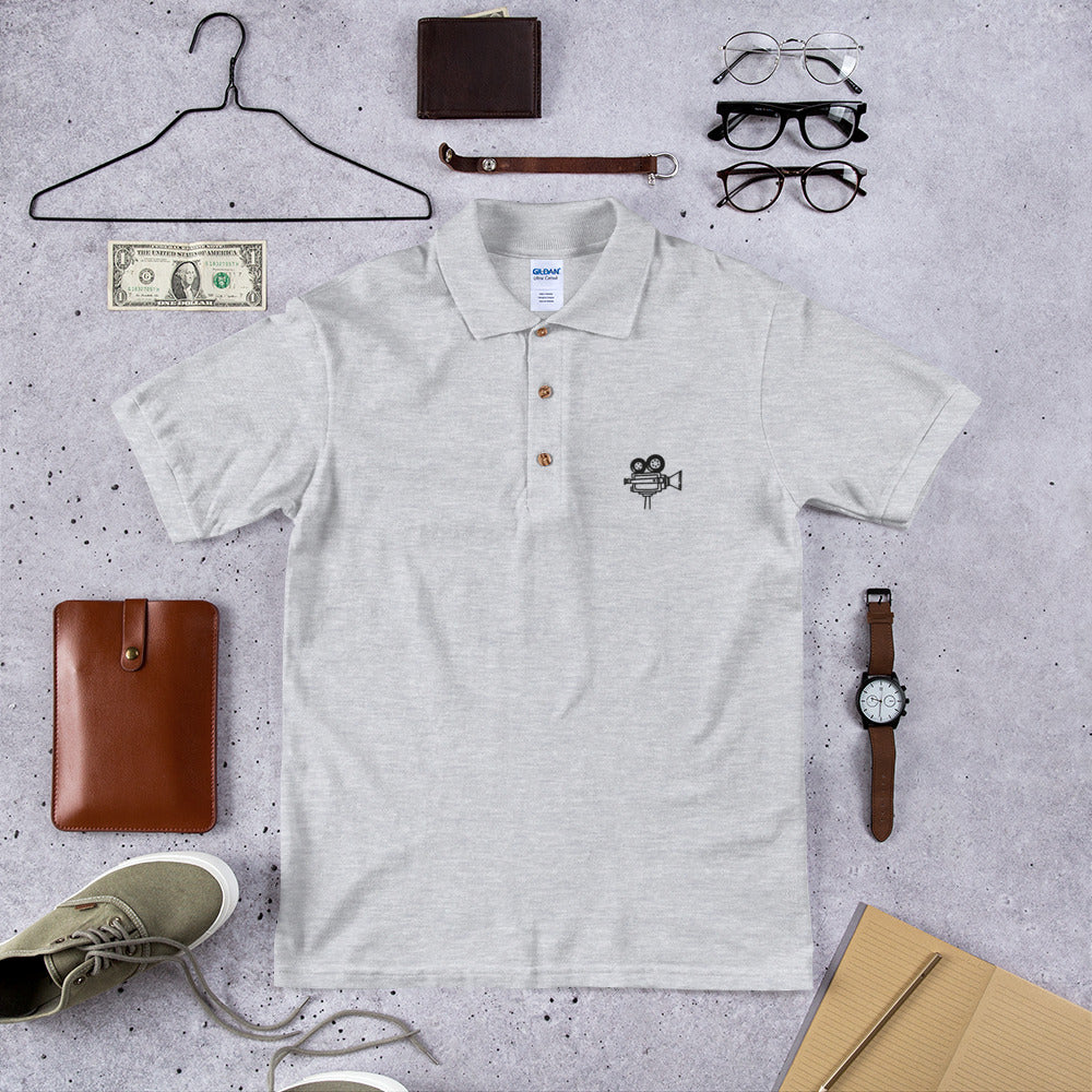 Polo brodé Caméra vintage gris sport, coupe décontractée