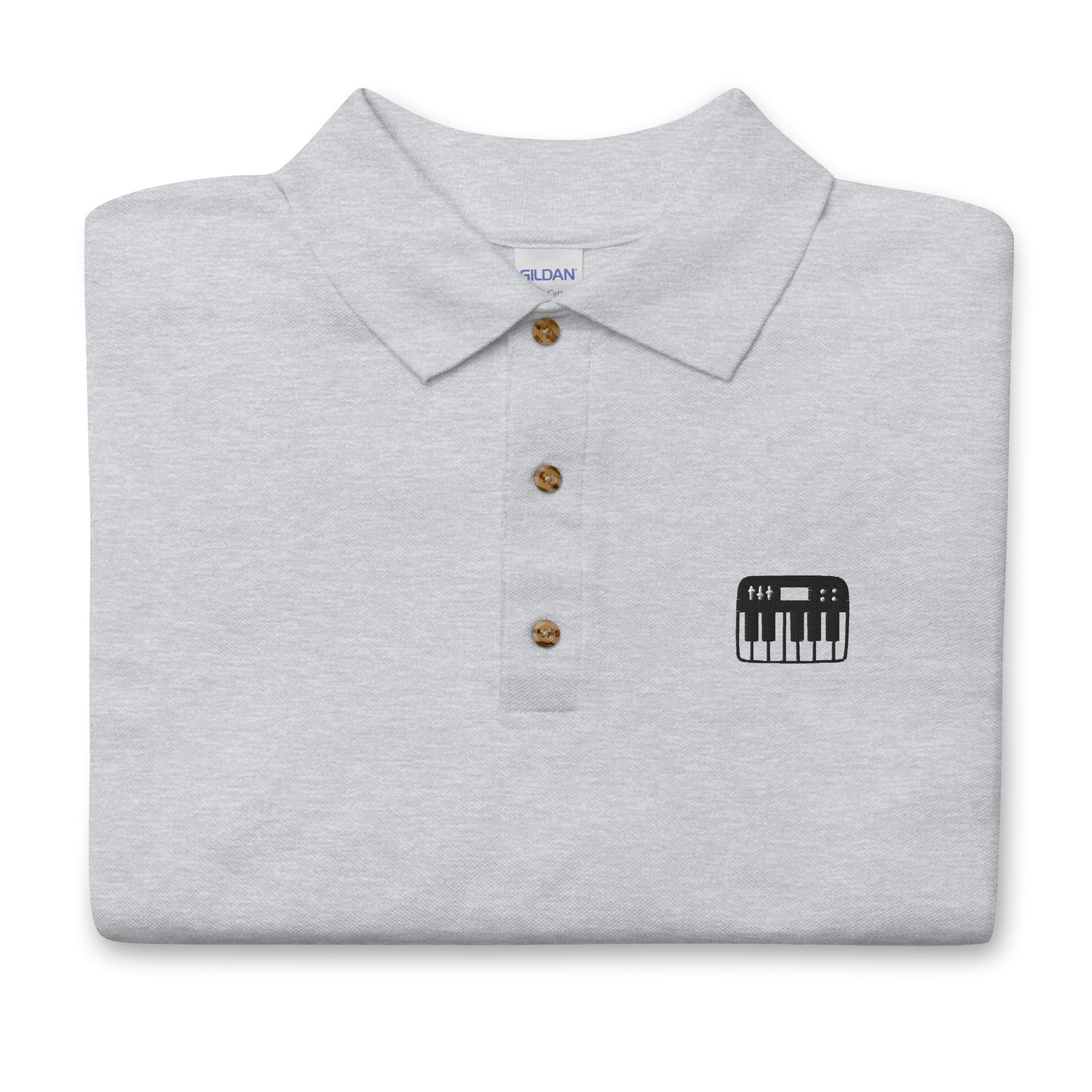 Polo brodé Piano gris sport porté, vue de face
