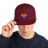 casquette avec coeur arc en ciel gay
