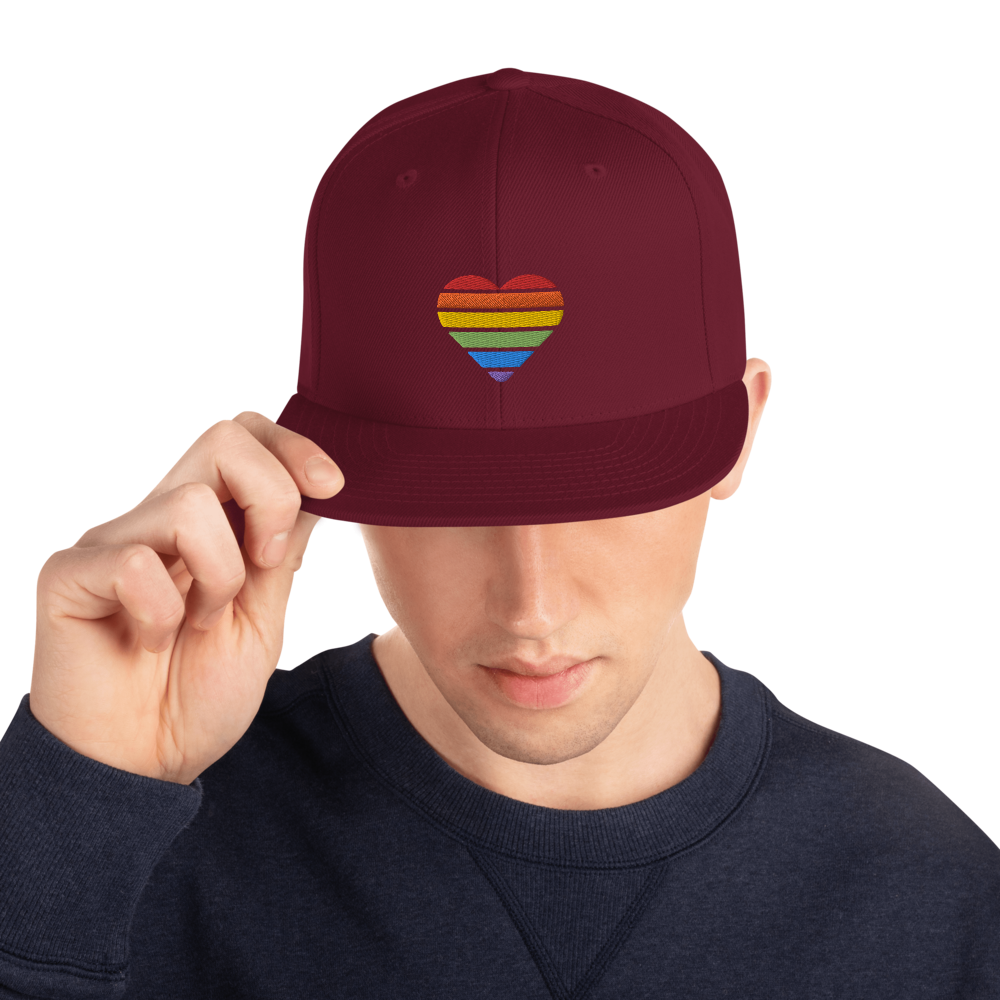 casquette avec coeur arc en ciel gay