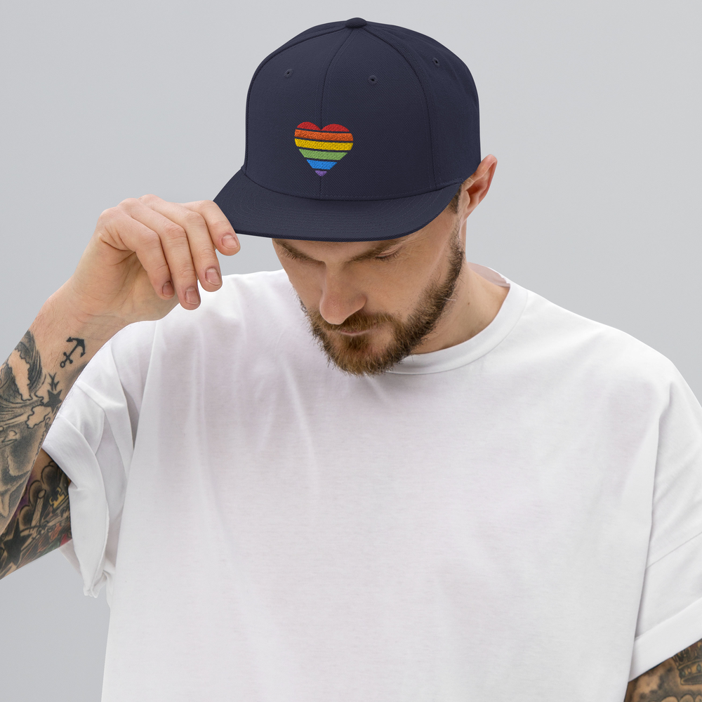 casquette coeur arc en ciel gay lesbien