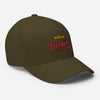 casquette flexfit avec un look urbain
