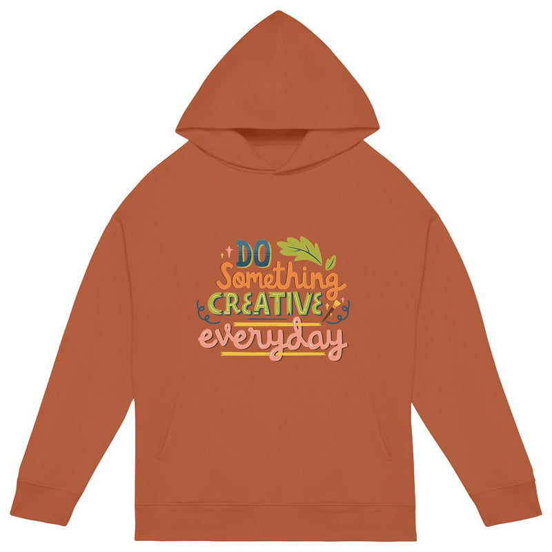 Image d'un hoodie oversize en coton biologique et polyester recyclé post-consommation, disponible dans différentes tailles. Coupe large avec épaules tombantes pour un style décontracté et confortable. Idéal pour une tenue décontractée et éco-responsable