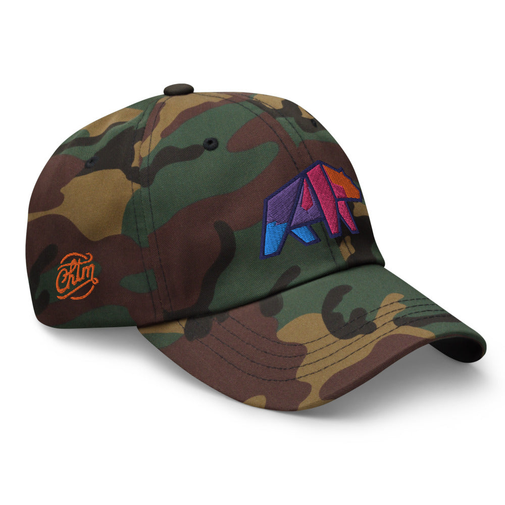 casquette de chasseur camouflage avec un ours en couleurs brode