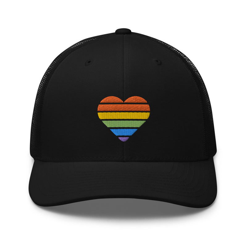 Casquette trucker brodée cœur arc-en-ciel LGBT, noire, vue de face – CHT'M Boutique
