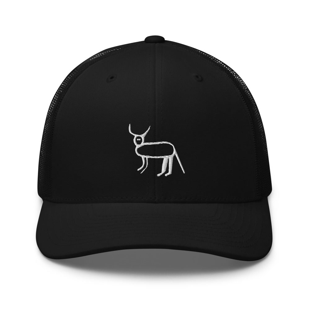 Casquette trucker noire Coucou Petite Perruche brodée — vue de face