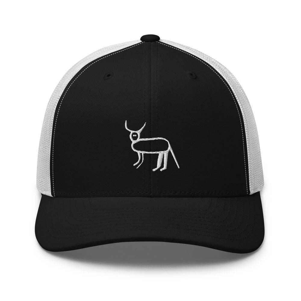 Casquette trucker noire et blanche Coucou Petite Perruche brodée — vue de face