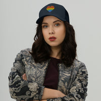 Casquette Trucker Brodée – Cœur Arc-en-ciel LGBT