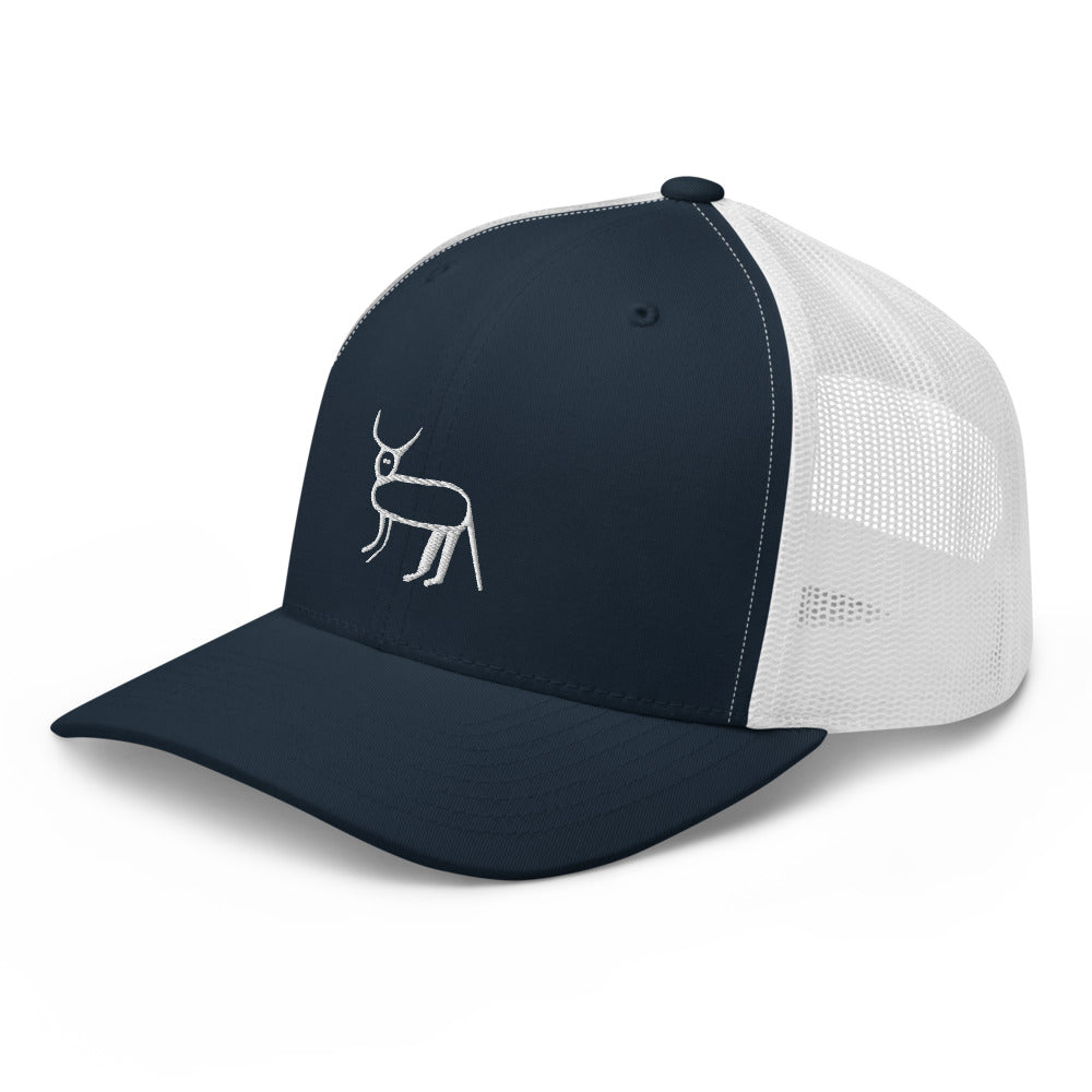 Casquette trucker bleu marine et blanche Coucou Petite Perruche — trois-quarts avant gauche