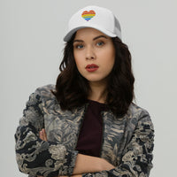 Casquette Trucker Brodée – Cœur Arc-en-ciel LGBT