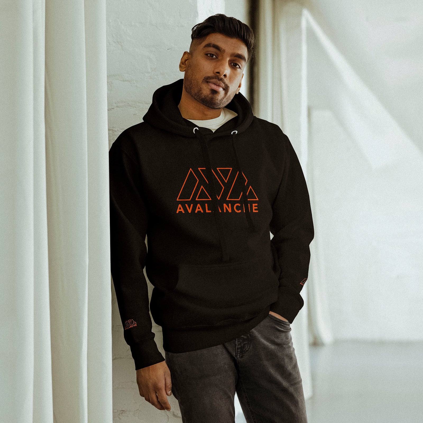 Sweat à Capuche Unisexe brodé - AVAX AVALANCHE -  from chtmboutique by chtmboutique - AVAX, CRYPTO