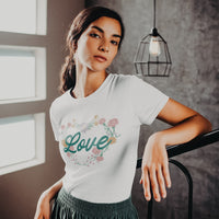 T-shirt femme blanc porté : imprimé floral pastel Flower Love