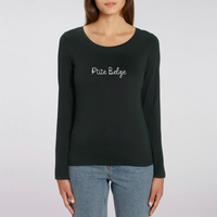 T-shirt femme manches longues noir porté : lettrage manuscrit P'tite Belge, humour belge